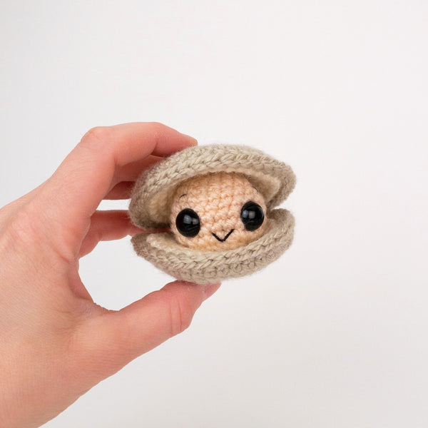 Free Crochet Pattern - Cleo the Clam
