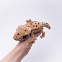 Load image into Gallery viewer, Gavin the Gecko - NO SEW