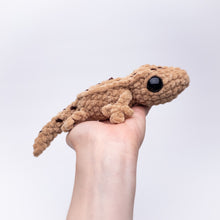 Load image into Gallery viewer, Gavin the Gecko - NO SEW
