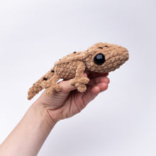 Load image into Gallery viewer, Gavin the Gecko - NO SEW