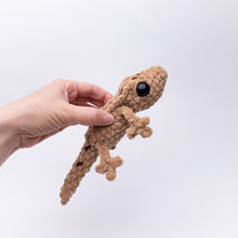 Load image into Gallery viewer, Gavin the Gecko - NO SEW