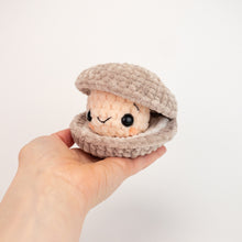 Load image into Gallery viewer, Plush Cecil the Clam