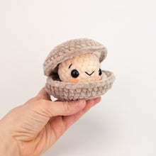 Load image into Gallery viewer, Plush Cecil the Clam