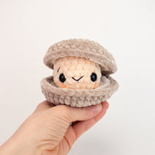 Load image into Gallery viewer, Plush Cecil the Clam