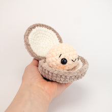 Load image into Gallery viewer, Plush Cecil the Clam