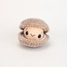 Load image into Gallery viewer, Plush Cecil the Clam