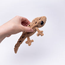 Load image into Gallery viewer, Gavin the Gecko - NO SEW
