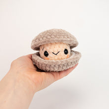 Load image into Gallery viewer, Plush Cecil the Clam
