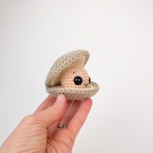 Load image into Gallery viewer, Cleo the Clam
