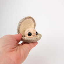 Load image into Gallery viewer, Cleo the Clam
