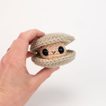 Load image into Gallery viewer, Cleo the Clam
